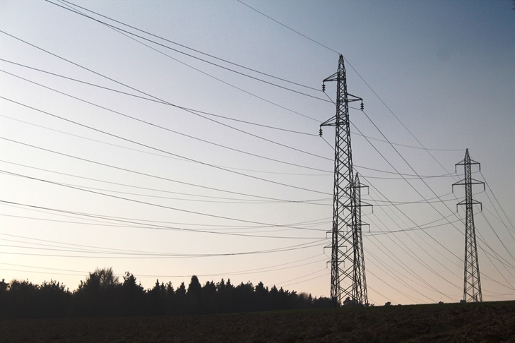 Preoblikovanje energetskega sistema ustvarja številne priložnosti in izzive 